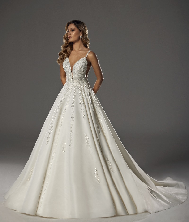 Kedi Yaka İnce Askılı Derin Dekolteli Taş Ve Dantel İşlemeli Saten A Kesim Gelinlik